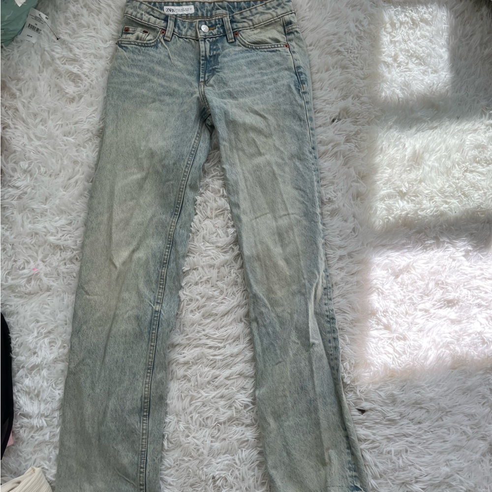 ZARA low waisted light wash jeans